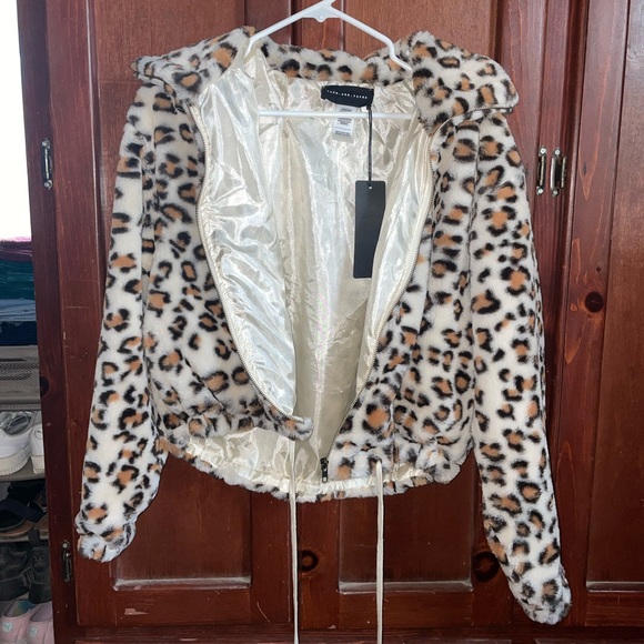 Tilly’s Fluffy Cheetah Jacket - Picture 2 of 9